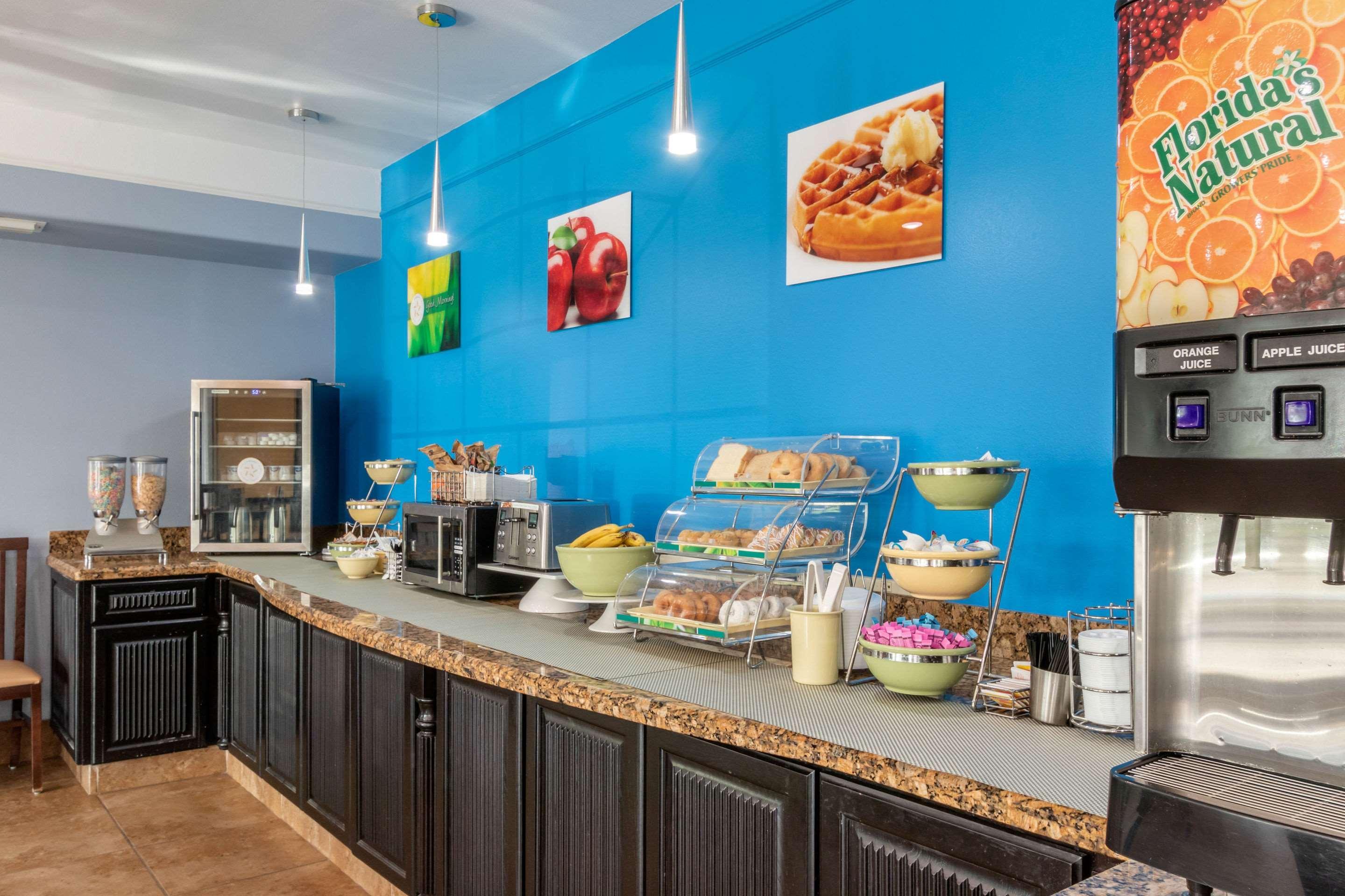 Quality Inn & Suites At The Outlets Mercedes-Weslaco Eksteriør bilde