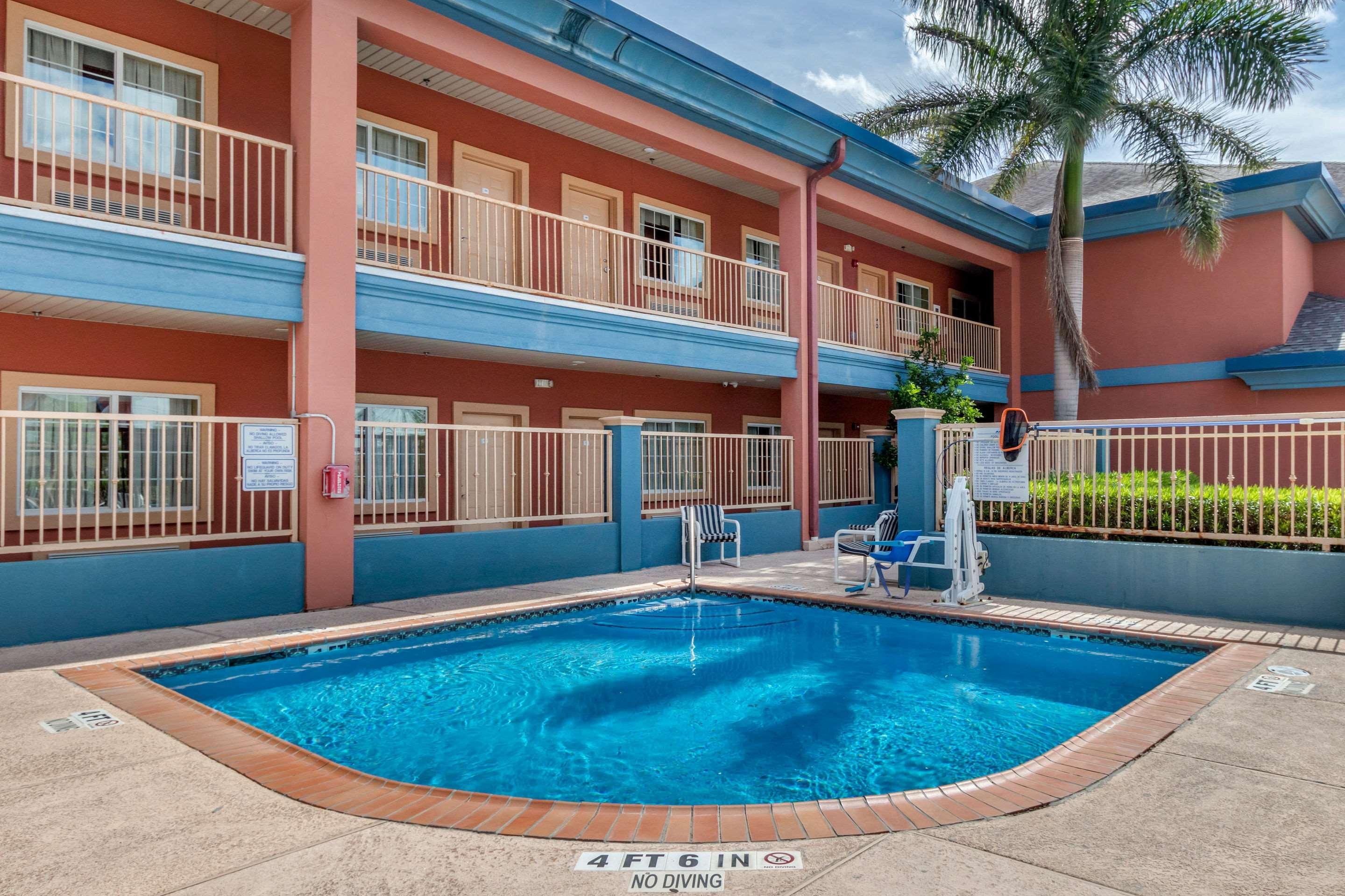 Quality Inn & Suites At The Outlets Mercedes-Weslaco Eksteriør bilde